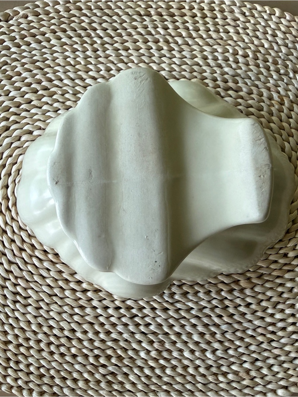 Vintage Cream Ceramic Shell-Form Bowl - Picture 5 of 5